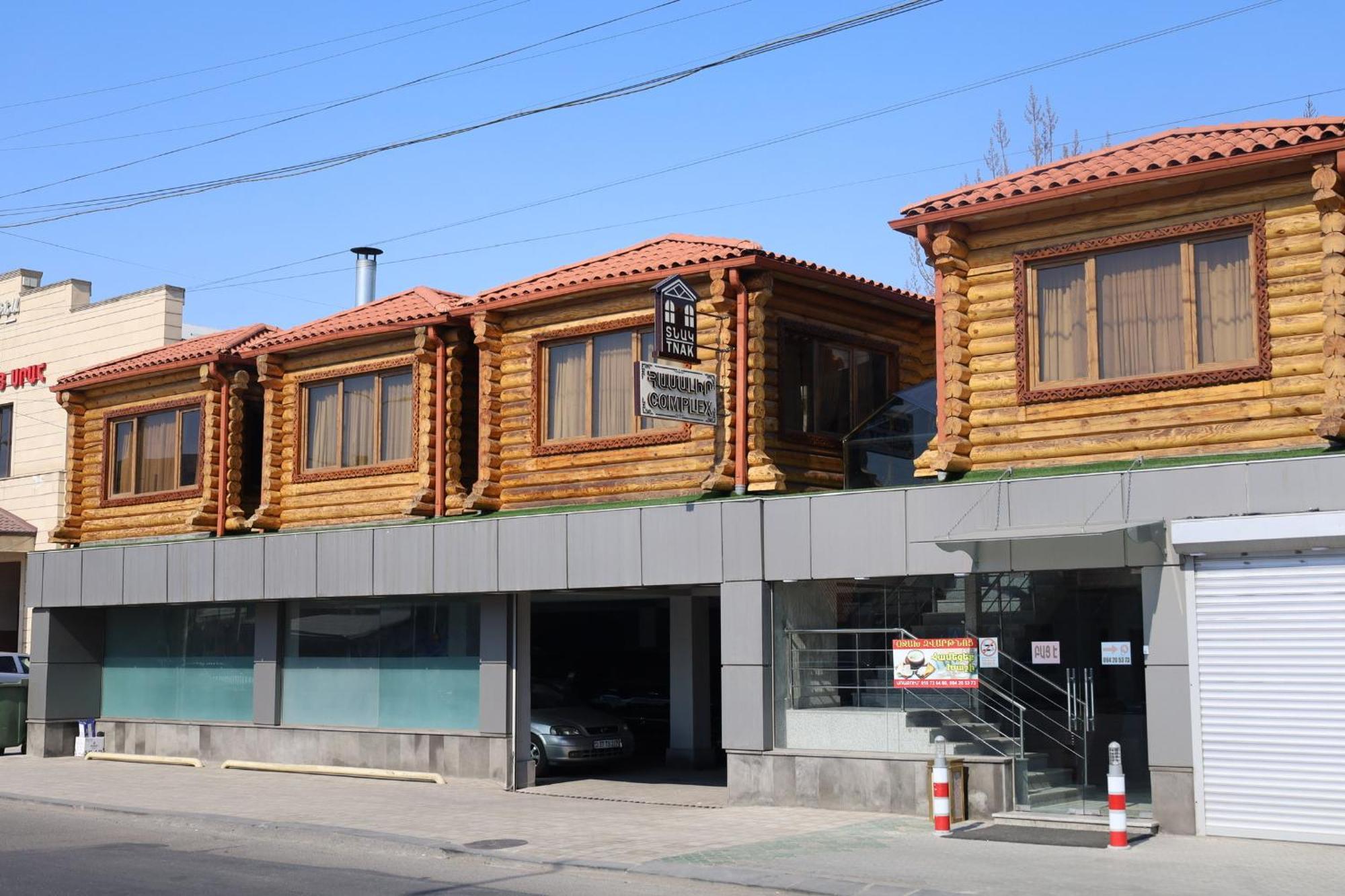 Tnak Hotel Erivan Dış mekan fotoğraf